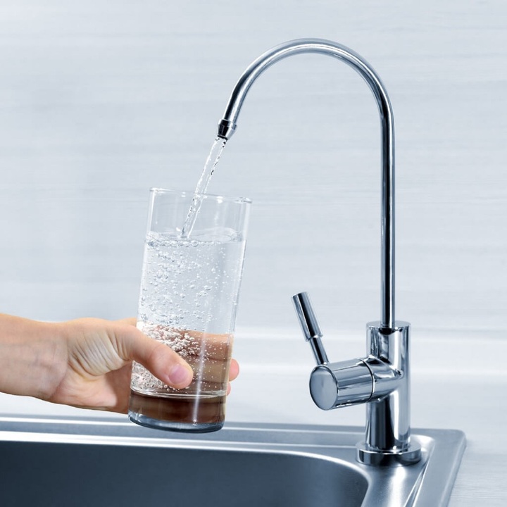 Có cần đun sôi nước đã qua máy lọc hay không là câu hỏi nhiều người đặt ra. (Ảnh: Nguyennham)