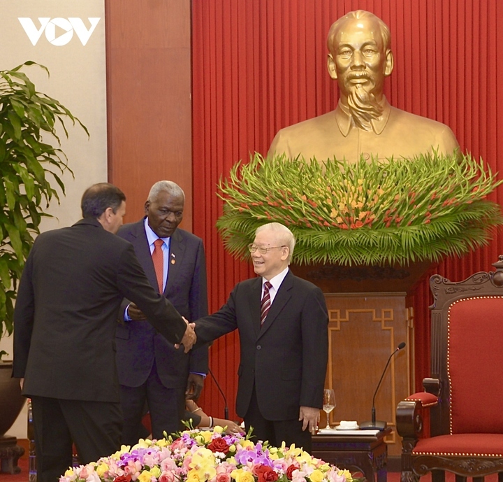 Tổng Bí thư Nguyễn Phú Trọng và thành viên đoàn Đại biểu Quốc hội Cuba.