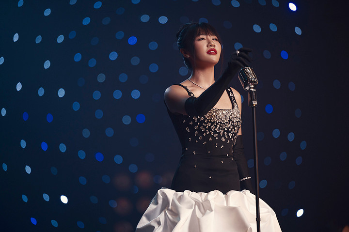 Văn Mai Hương muốn kể về câu chuyện sau ánh hào quang của những minh tinh.