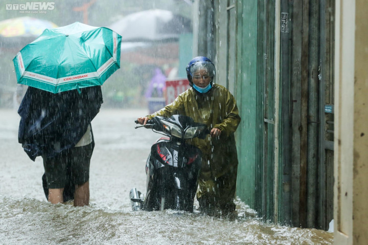 Từ chiều tối 28/9 đến sáng 29/9, khu vực đồng bằng, trung du, Đông Bắc Bắc Bộ và Thanh Hóa có mưa vừa, mưa to, có nơi mưa rất to. (Ảnh: Anh Trí)