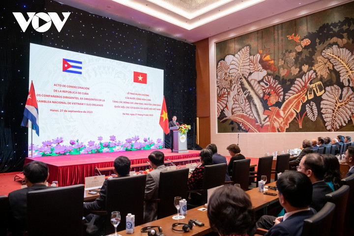 Chủ tịch Quốc hội Vương Đình Huệ chia sẻ sau khi được trao tặng Huân chương Carlos Manuel de Cesesspespeede.