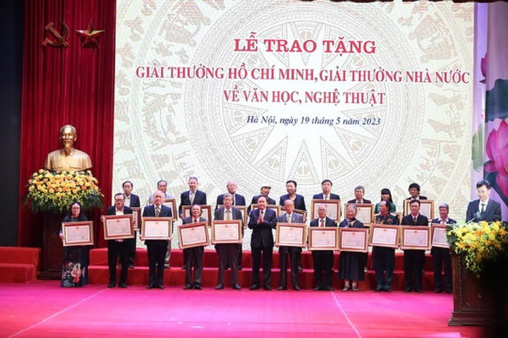 Sau 4 tháng được trao giải, tiền thưởng vẫn chưa đến tay các tác giả nhận giải. Ảnh: Nhật Minh.