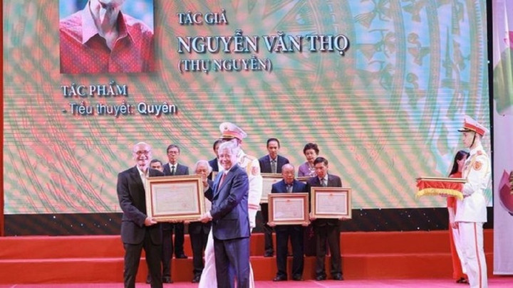 Nhà văn Nguyễn Văn Thọ được trao Giải thưởng Nhà nước từ ngày 19/5 cho biết chưa được liên hệ để nhận thưởng.