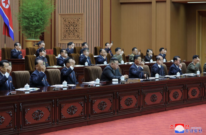 Quốc hội Triều Tiên sửa hiến pháp để bảo vệ chính sách hạt nhân. (Ảnh: Reuters, KCNA)