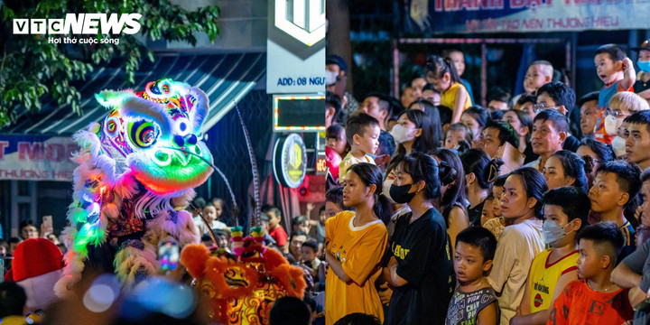 Cứ sau màn múa cao trào là các em nhỏ trầm trồ vỗ tay với vẻ mặt đầy phấn khích