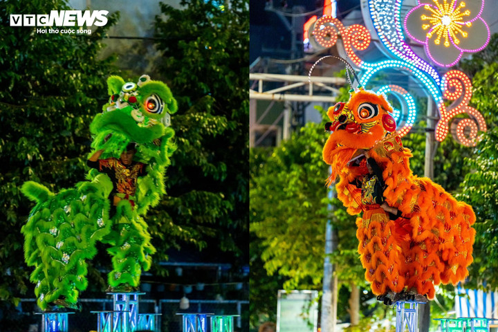 Những màn trình diễn đẹp mắt đã thành công thu hút hàng ngàn khán giả. Không chỉ người dân địa phương, rất nhiều khách du lịch cũng chăm chú theo dõi không rời mắt từng bước biểu diễn uyển chuyển của Lân trên những cột dựng sẵn. (Mai Hoa Thung).