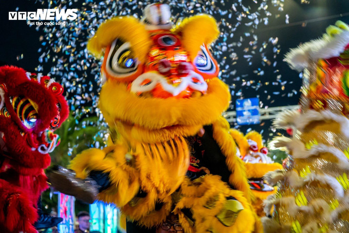 Lân-Sư-Rồng đa sắc