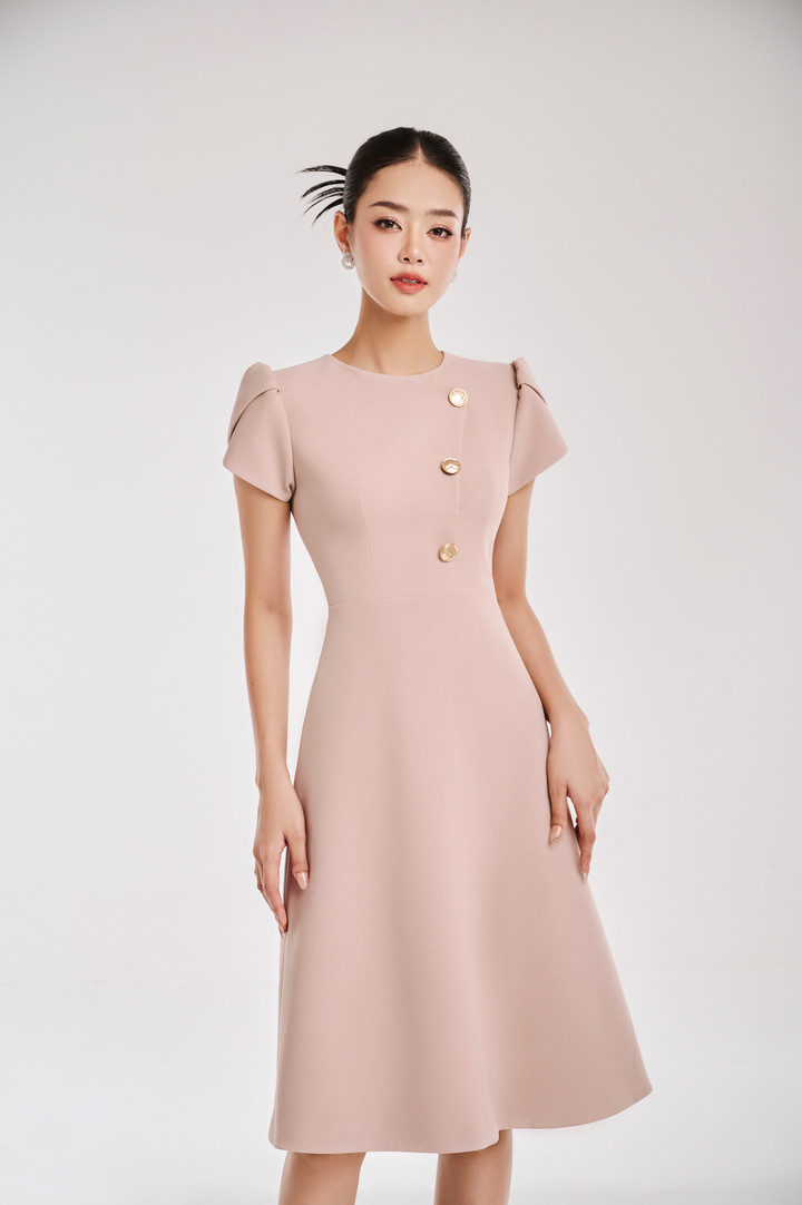 Á hậu Bùi Khánh Linh khoe vẻ quyền lực với trang phục Lê Ngọc Lâm - 5