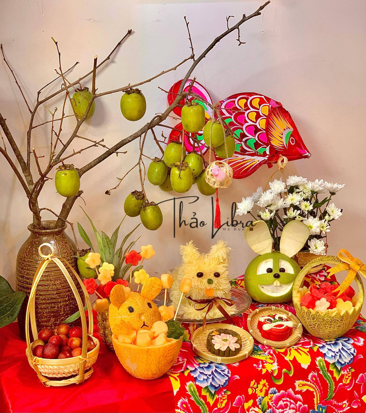 Chủ nhân mâm cỗ này cho biết, đây là lần đầu tiên chị bày cỗ Tết Trung thu "hoành tráng", tuy vậy tay nghề của chị vẫn được khen nức nở. (Ảnh: Thảo Libra)
