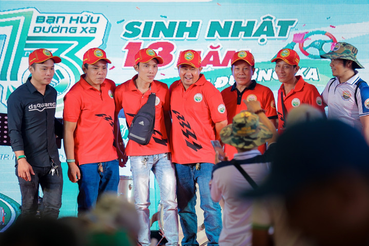 Các bác tài tham dự sinh nhật "Bạn hữu đường xa" 13 tuổi.