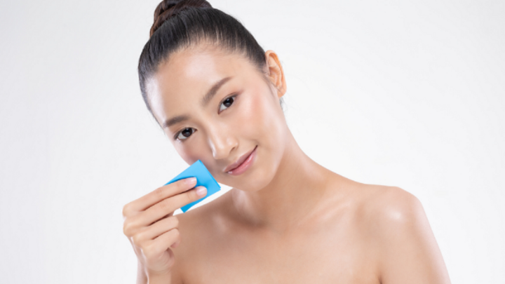 Da nhờn sẽ ít có nếp nhăn rõ rệt thường thấy ở vùng trán.