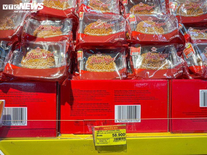 Sát đêm Trung thu, quầy bánh đua nhau giảm giá, đóng cửa sớm vì vắng khách - 16