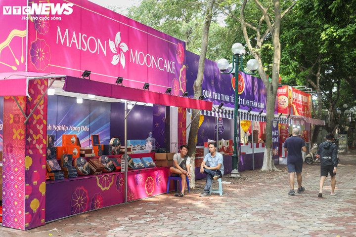 Sát đêm Trung thu, quầy bánh đua nhau giảm giá, đóng cửa sớm vì vắng khách - 8