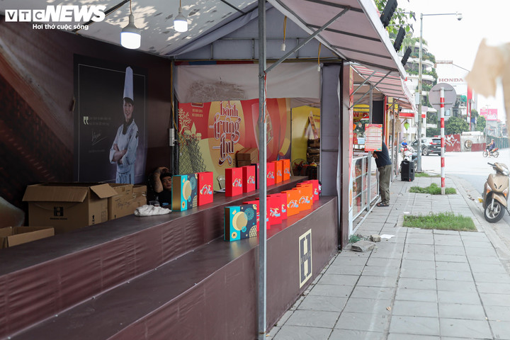 Sát đêm Trung thu, quầy bánh đua nhau giảm giá, đóng cửa sớm vì vắng khách - 9