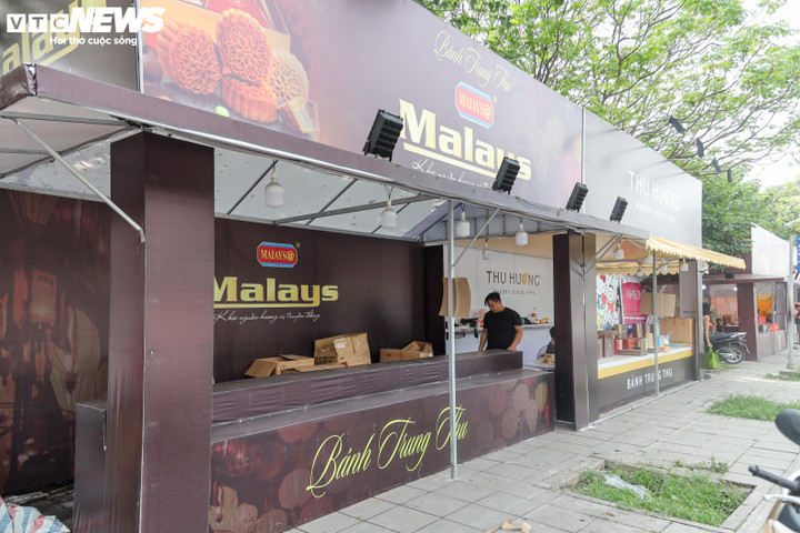 Sát đêm Trung thu, quầy bánh đua nhau giảm giá, đóng cửa sớm vì vắng khách - 12