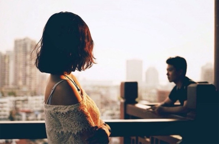 Chồng chỉ lo đàn đúm ăn nhậu với bạn bè khiến tôi chán nản. (Ảnh minh họa)