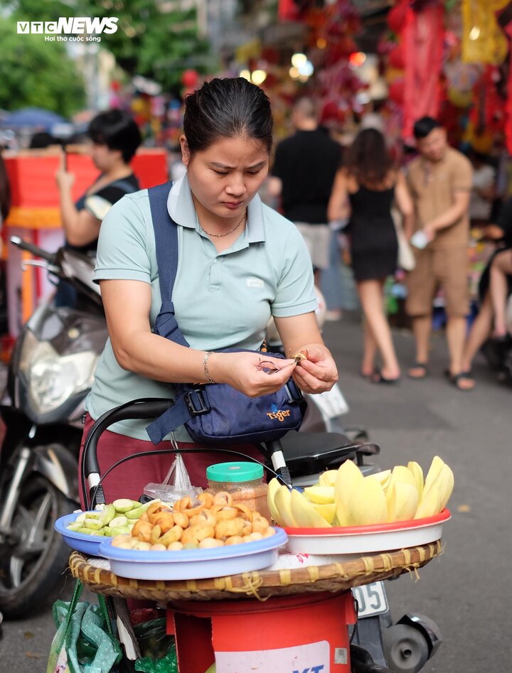 Cùng rất nhiều loại đồ ăn, thức uống khác.