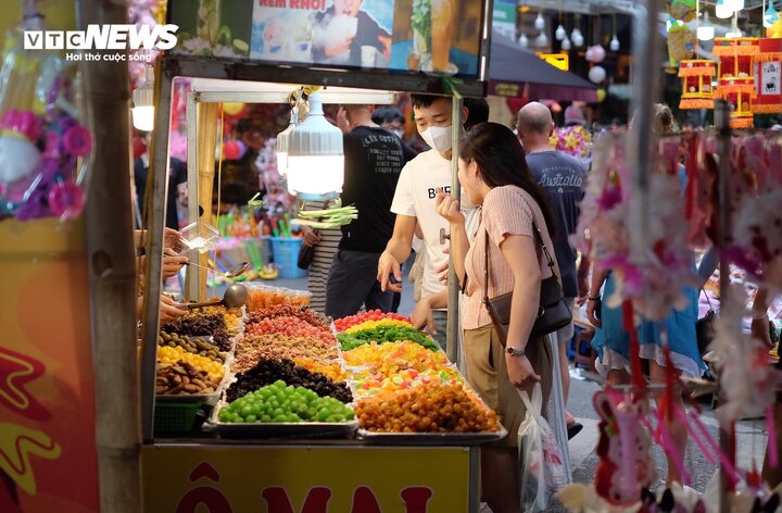 Mặt hàng này thu hút nhiều sự quan tâm của khách hàng.