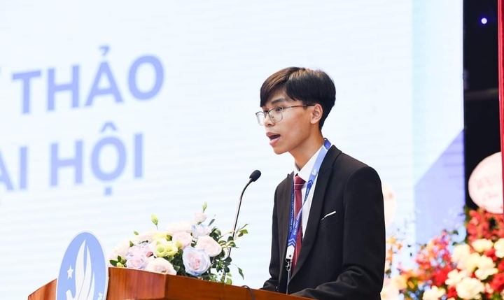 Hùng tham gia Đại hội Đại biểu Hội Sinh viên Đại học Bách khoa Hà Nội khoá XXIII (Ảnh NVCC).