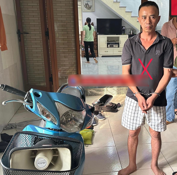 Tuấn bị bắt khi đang lẩn trốn tại phường Long Bình (TP Biên Hòa). (Ảnh: B.H)