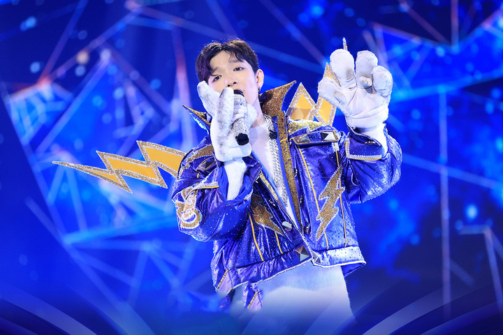 Sau khi lộ diện, Hoàng Dũng mang đến ca khúc Đoạn kết mới - một sản phẩm nằm trong album do anh sáng tác. Trấn Thành cũng dành lời khen cho những sản phẩm âm nhạc của Hoàng Dũng và không ngần ngại tiết lộ cũng là một khán giả nghe nhạc của nam ca sĩ từ những sản phẩm đầu tiên.
