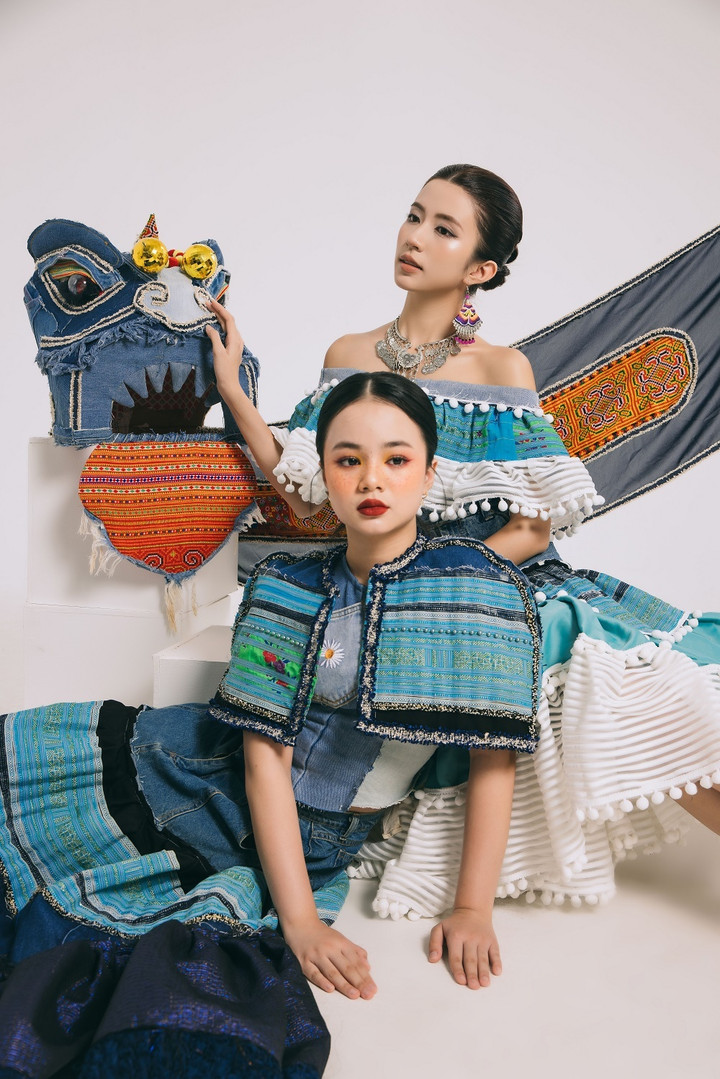 Bên cạnh những người mẫu nhí, NTK Cao Minh Tiến cũng mời diễn viên trẻ Ngọc Huyền góp mặt trong bộ ảnh giới thiệu bộ sưu tập mới của mình.