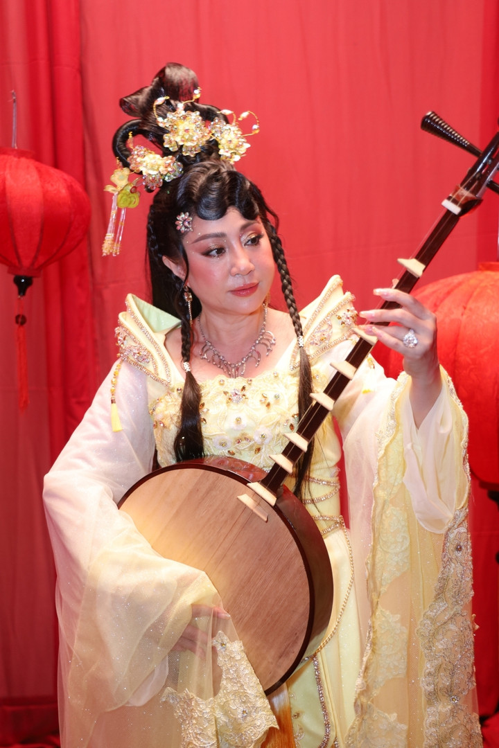 NSƯT Thoại Mỹ lần đầu kết hợp với nghệ sĩ trẻ.