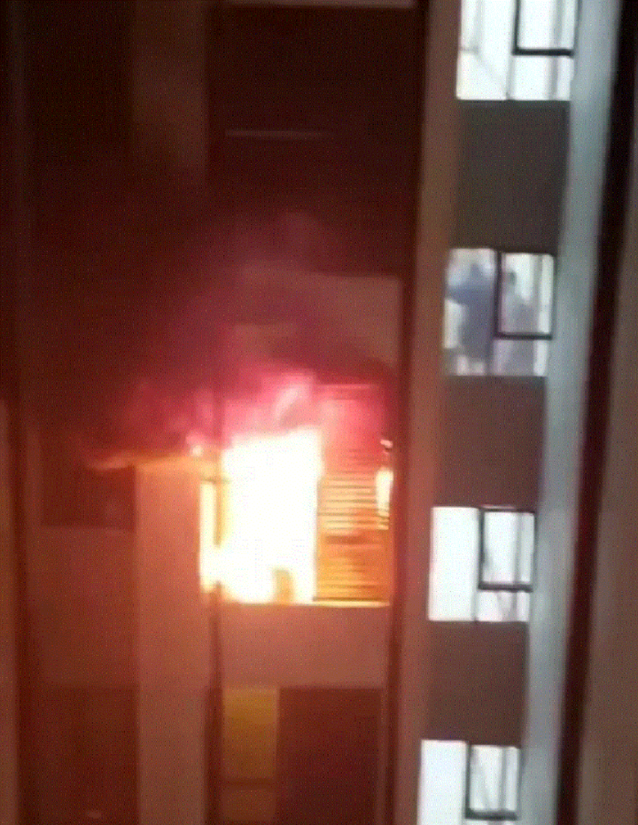 Cháy căn hộ ở chung cư nghi do màn pháo hoa ăn mừng đêm hội Trung thu.