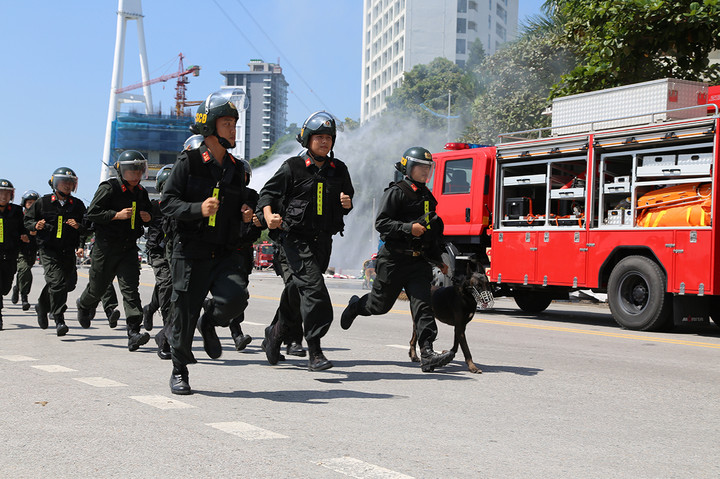 Cuộc diễn tập có nhiều nội dung mới, đặt ra yêu cầu rất cao trong giải quyết nhiều tình huống khó liên hoàn cả trên bộ, trên biển, trên không với sự tham gia của nhiều lực lượng, phương tiện và trang bị, khí tài hiện đại. Các lực lượng đã phối hợp chặt chẽ, vận hành cơ chế sát thực, thực binh hiệu quả, xử trí thành công các tình huống.
