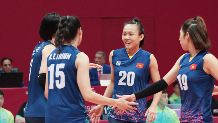 Đội tuyển Việt Nam là đội đầu tiên vào vòng 2 ở môn bóng chuyền nữ ASIAD 19. (Ảnh: Bùi Lượng)
