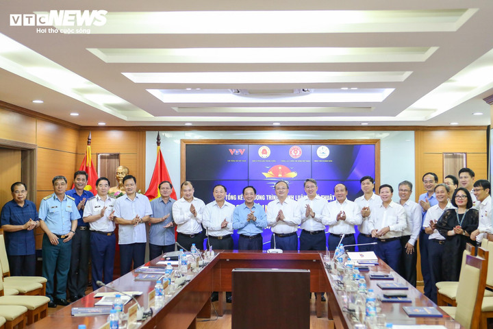 Các đại biểu tham gia buổi lễ. (Ảnh: Khổng Chí)