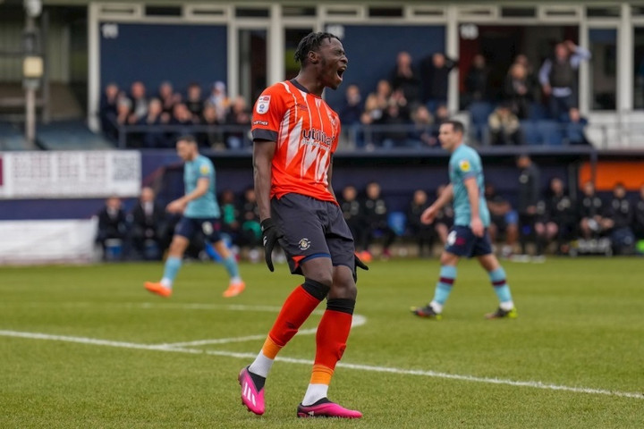 Luton Town chạm trán Burnley tại Premier League