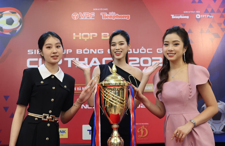 Đỗ Thị Hà (giữa) mong đội bóng quê hương vô địch V-League 2023.