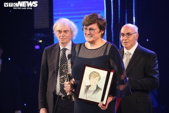 Nhà khoa học Katalin Kariko nhận giải thưởng VinFuture từ 2 năm trước.