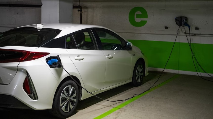 "Quyền sạc xe điện” được ban hành ở nhiều quốc gia trên thế giới. (Ảnh: Motortrend)