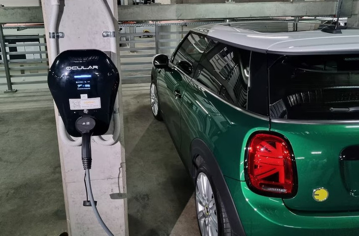 Tokyo, Nhật Bản áp dụng quy định bắt buộc tất cả chung cư mới đều phải trang bị bộ sạc xe điện. (Ảnh: ABC News)