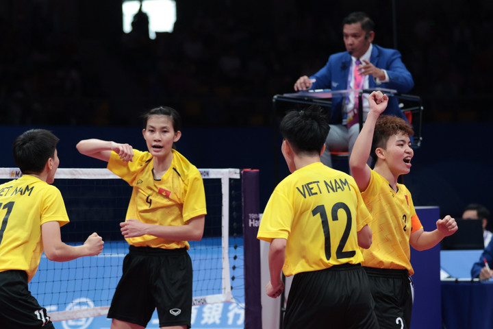 Đội tuyển Việt Nam cần cải thiện so với set 1. (Ảnh: Bùi Lượng)