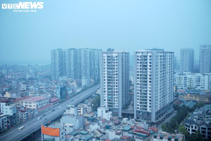 Sau 8 năm, giá chung cư TP.HCM và Hà Nội tăng lần lượt là 82% và 56%, trong khi thu nhập của người dân khu vực thành thị chỉ tăng 39%. (Ảnh minh họa: Công Hiếu)