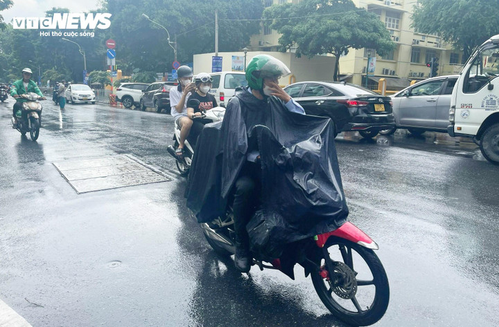 Thời tiết tại TP.HCM hôm nay 4/10, chỉ còn mưa rào và dông vài nơi về cuối buổi chiều.