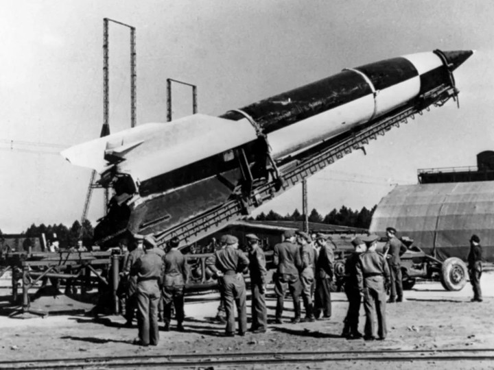 Quân Đồng minh tìm mọi cách đoạt vũ khí nào của Đức quốc xã? - 1