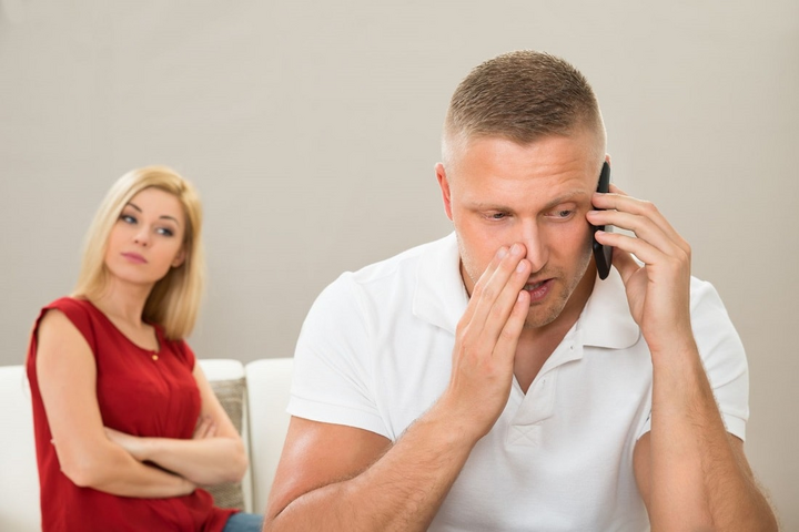 Lừa được ông chồng hay ghen nhờ máy đánh trứng - 1