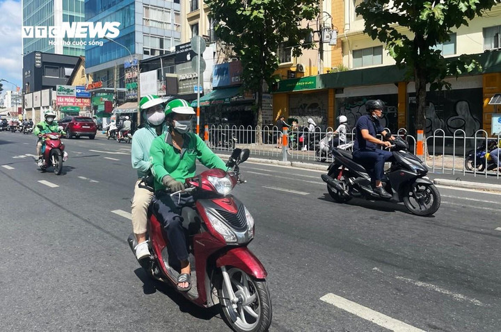 Thời tiết tại TP.HCM hôm nay 5/10, nhiều mây, trời nắng, thỉnh thoảng có mưa rào và rải rác có dông ở một vài nơi về chiều.