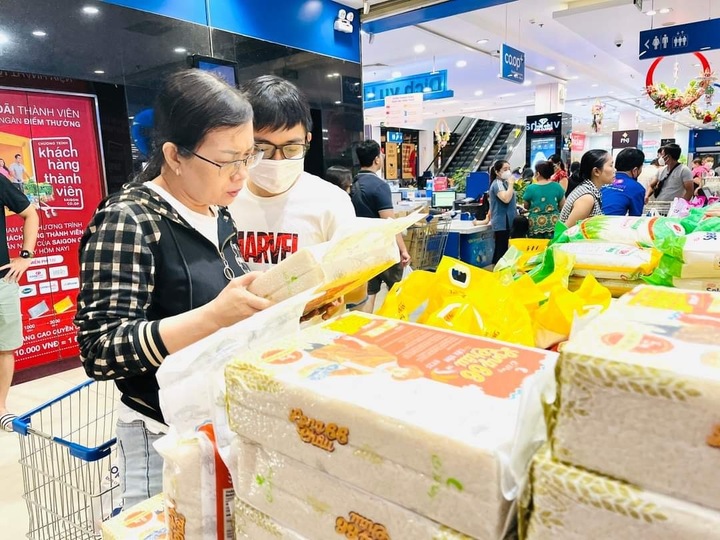 Khách hàng có thể dễ dàng tìm kiếm thương hiệu Việt tại Co.opmart và Co.opXtra.