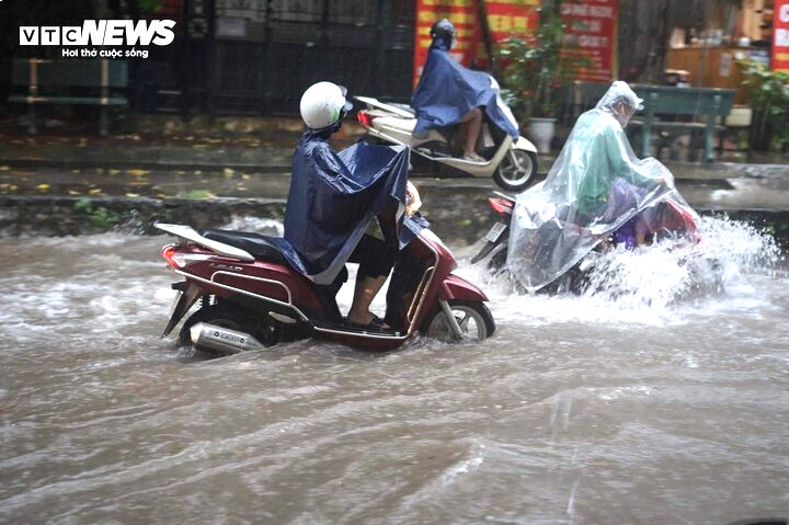 Từ chiều tối và đêm ngày 6/10 đến sáng ngày 7/10, khu vực Bắc Bộ có mưa rào và dông. (Ảnh: Xuân Phú)