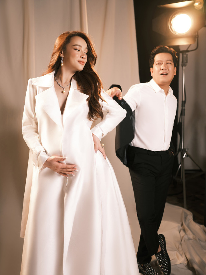 Nữ diễn viên lựa chọn những bộ trang phục mang phong cách sang trọng, quý phái để tôn lên thần thái của một ngôi sao.