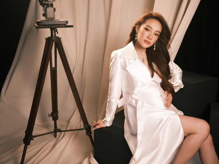 Nhã Phương tự hào khi luôn có chồng ở bên: "Những ngày này, cơ thể bầu có nhiều thay đổi, ngoại hình thay đổi nhưng bên cạnh vẫn có ông xã yêu thương túc trực bên cạnh từng chút dù công việc rất bận rộn".