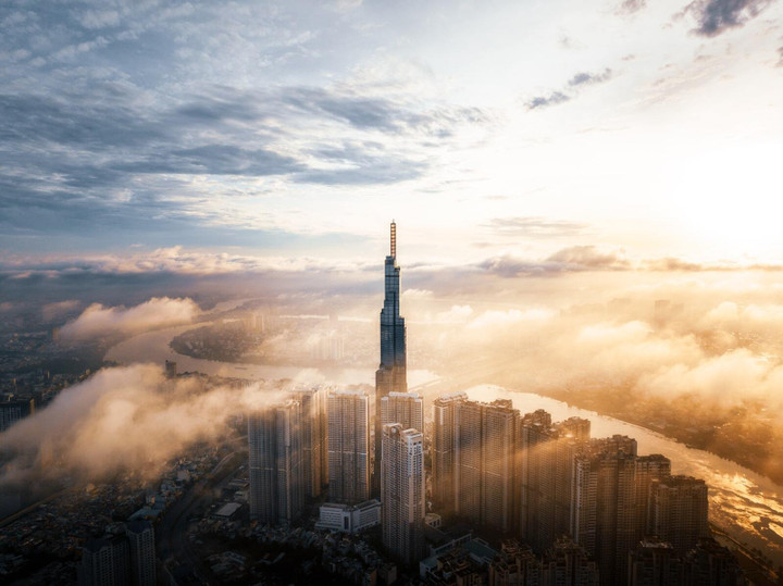 Khu đô thị Vinhomes Central Park và toà tháp Landmark 81 cao nhất Việt Nam.