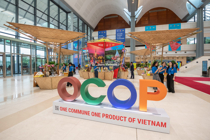 Khu trưng bày những gian hàng OCOP đặc trưng của khắp các khu vực, vùng miền của Việt Nam.