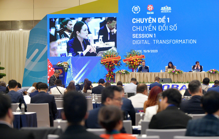 Nghị sĩ trẻ đến từ Thái Lan phát biểu. (Ảnh: quochoi.vn).