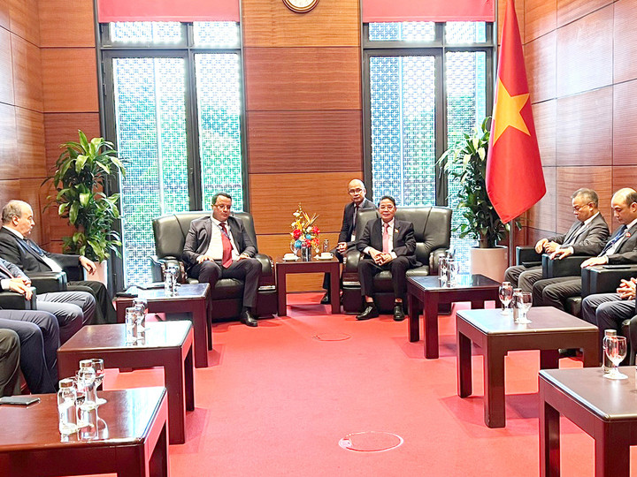 Phó Chủ tịch Quốc hội Nguyễn Đức Hải tiếp Phó Chủ tịch Quốc hội Algeria Monder Bouden. (Ảnh: Quỳnh Chi).